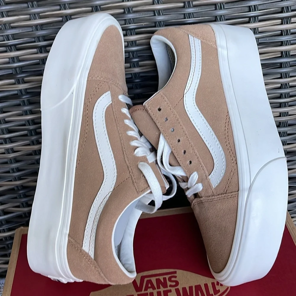 Vans WMNS Old Skool Stacked Soft Suede) Burro/True White VN0A7Q5MB69 Platforms